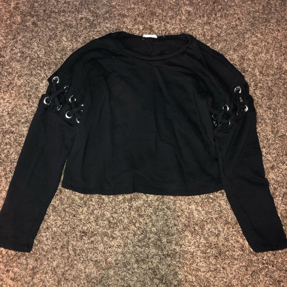 Light/breathable sweater